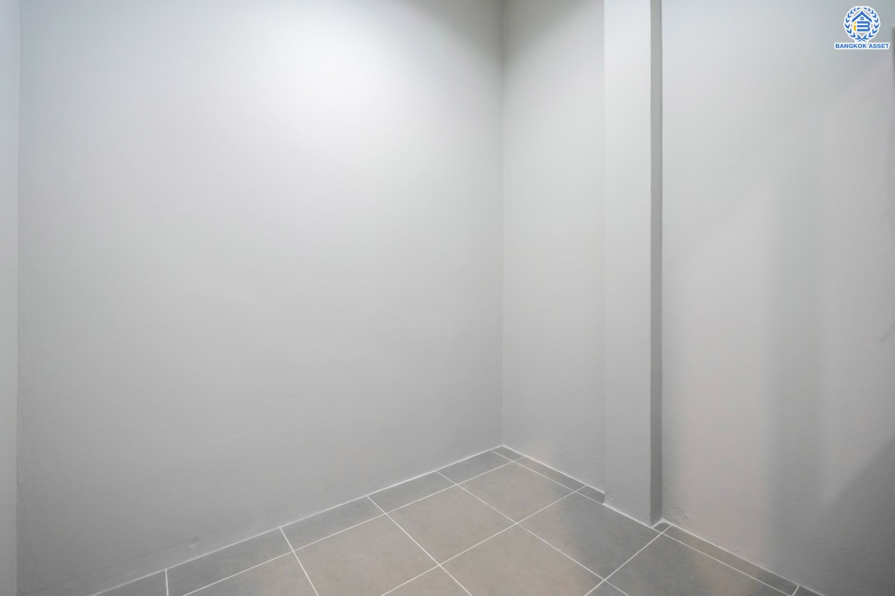 บ้านมือสองตกแต่งใหม่ ม.ชัยพฤกษ์ บางบัวทอง บ้านเดี่ยวแบรนด์ LH เนื้อที่ 79.7 ตร.ว. ฟังก์ชัน 3 ห้องนอน 3 ห้องน้ำ 1 ห้องแม่บ้าน จอดรถ 2 คัน พร้อม Facilities ครบครัน บนทำเลเดินทางสะดวก ติดถนนบางกรวย-ไทรน้อย ใกล้เซ็นทรัลเวสต์เกต และรถไฟฟ้าสายสีม่วง "สถานีบางพลู"